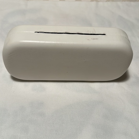 Marc Jacob’s sunglass case - Picture 3 of 3